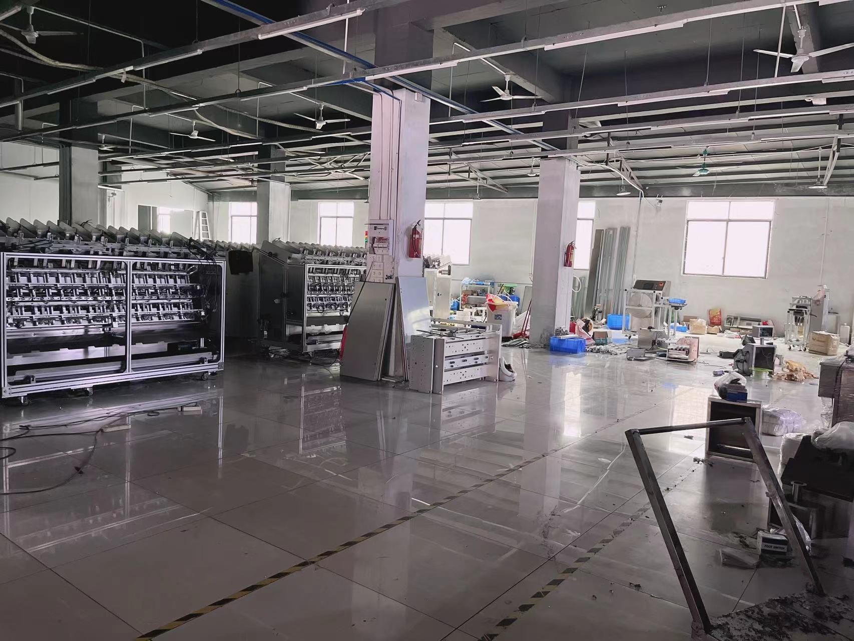 Guangzhou Weidong Trade Co., Ltd. ligne de production en usine