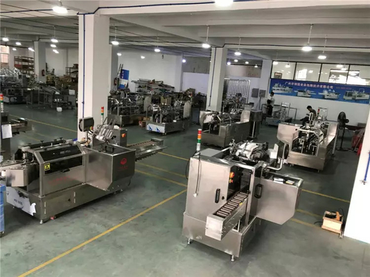 Machine d'emballage de cosmétiques automatique compacte à grande vitesse