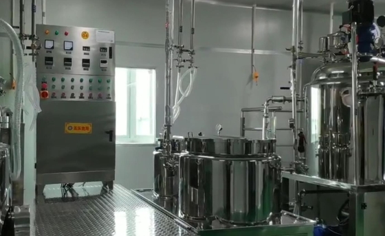 Machine cosmétique 63RPM de mélangeur d'émulsifiant de crème corporelle de vide étanche