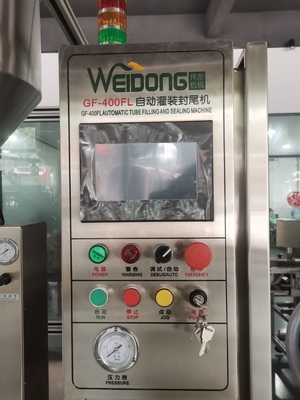 Machine automatique de remplissage et d'étanchéité de tubes de 200 kg à pression d'air de 0,4-0,6 MPa