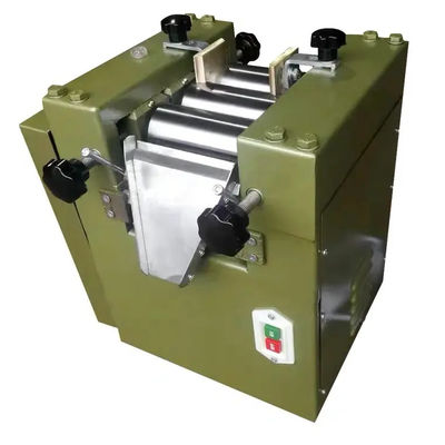 Machine triple cosmétique de Chocolate Fine Grind de broyeur de rouleau de laboratoire
