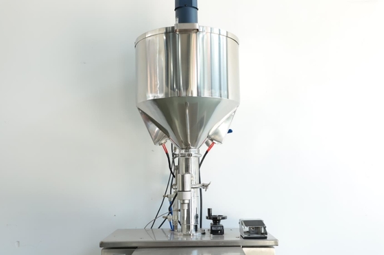 Machine de remplissage liquide cosmétique de pâte quantitative à double fonction