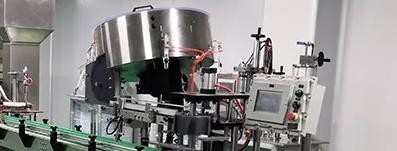 PLC de capsulage de bouteilles/min de la machine 150 de conditionnement de système d'aérosol de vis automatique de produit