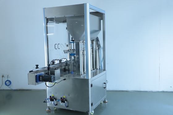 2.2KW 4 têtes machine de remplissage de liquide cosmétique 1400*1000*1700mm 30-50 bouteilles / min