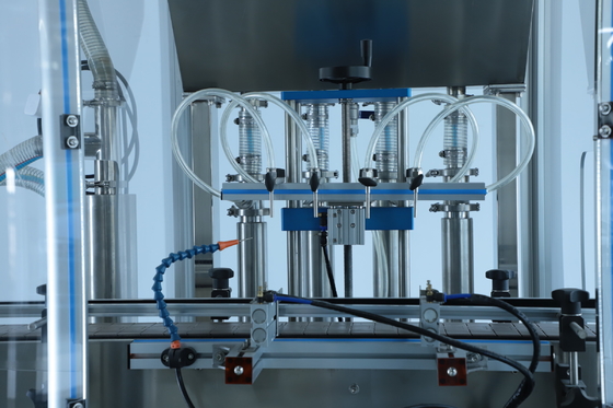 2.2KW 4 têtes machine de remplissage de liquide cosmétique 1400*1000*1700mm 30-50 bouteilles / min