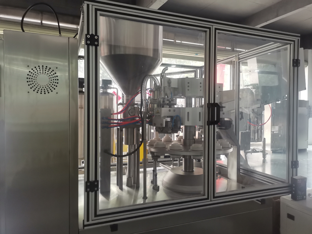 20 à 60 pièces / min Machine de remplissage de tubes en aluminium avec une précision ≤ ± 1% Dimension 1500*1000*1800mm